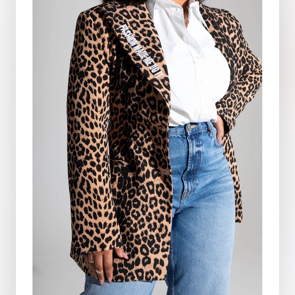 Leopard Print Jacket with Red inside Lining. 
Beautiful cinched waist fit - Picture 7 of 8